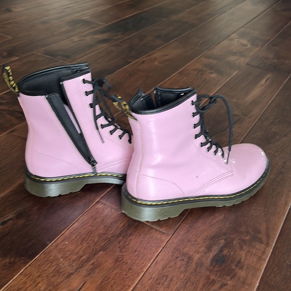 Super cute patent pink doc martens - Picture 4 of 4